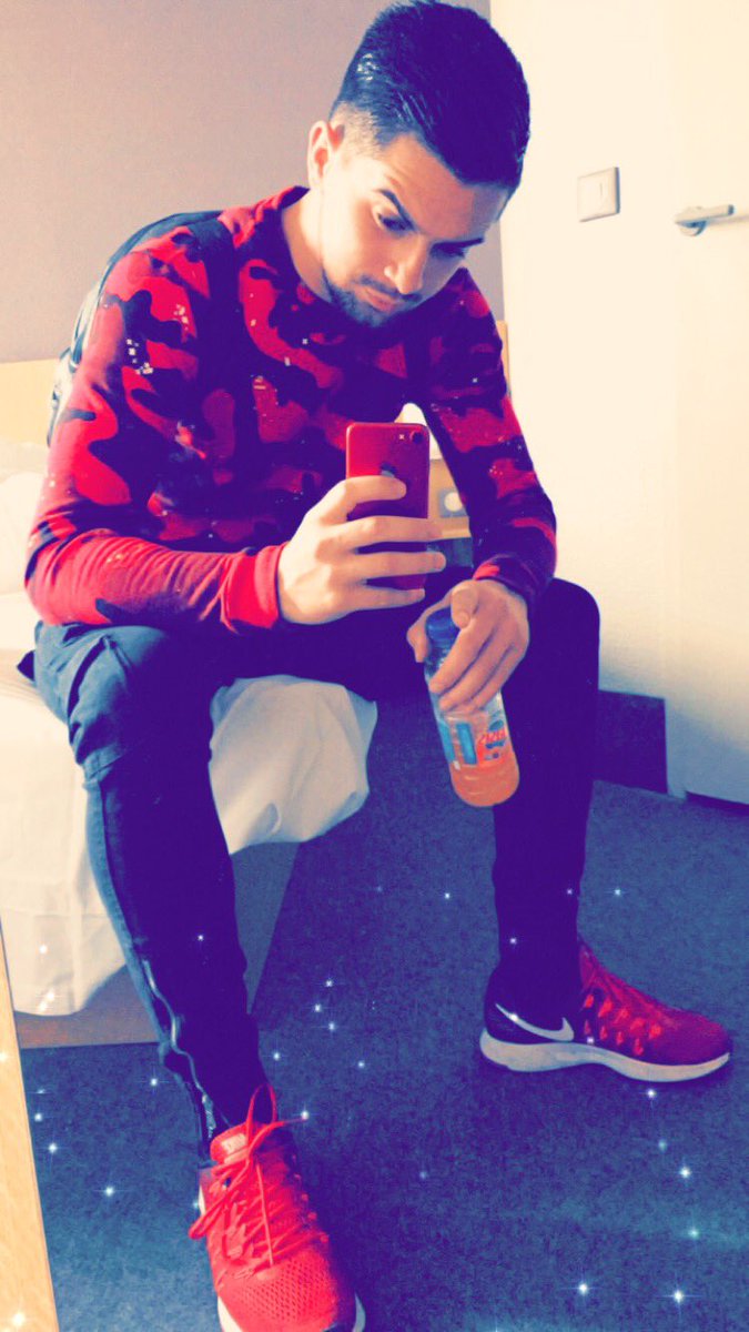 Larnacoeur_off's tweet photo. Le chemin est long mais la puissance est en moi 💪
#ilannfive #explesit #Oasis #nike #iPhone7red #portugal https://t.co/oL07FqfKkJ