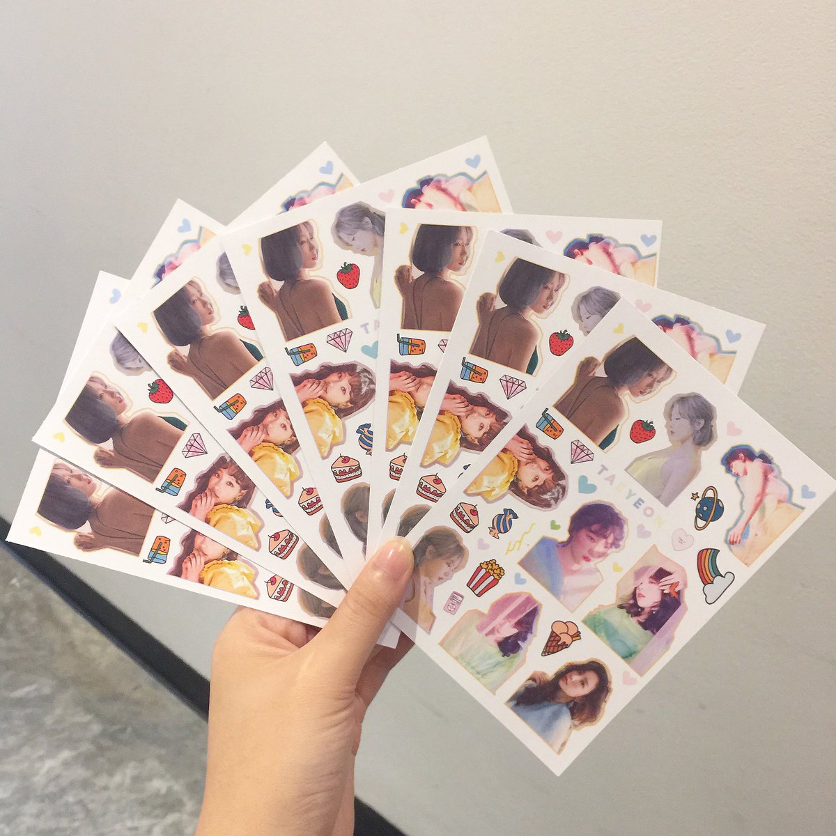 PloyAugust's tweet photo. แจกสติ๊กเกอร์แทยอน 10 รางวัลค่ะ แค่ฟอล+รี สุ่มแจกวันอาทิตย์นะคะ ปล.ออกค่าส่งเองน๊า 20 บ.จ้า #TAEYEON_PERSONAinBKK #taeyeon #1995stickerr https://t.co/Pmaq76ydKg
