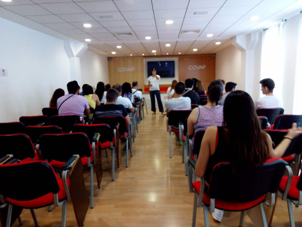CruzRojaCordoba's tweet photo. #Empleo Nuestros chicos/as de #AprenderTrabajando son la leche. Quizá por eso hoy hayan estado de visita en @Covap 🐮🥛🤔🙈 #FelizFinde https://t.co/R7tXmzezzY
