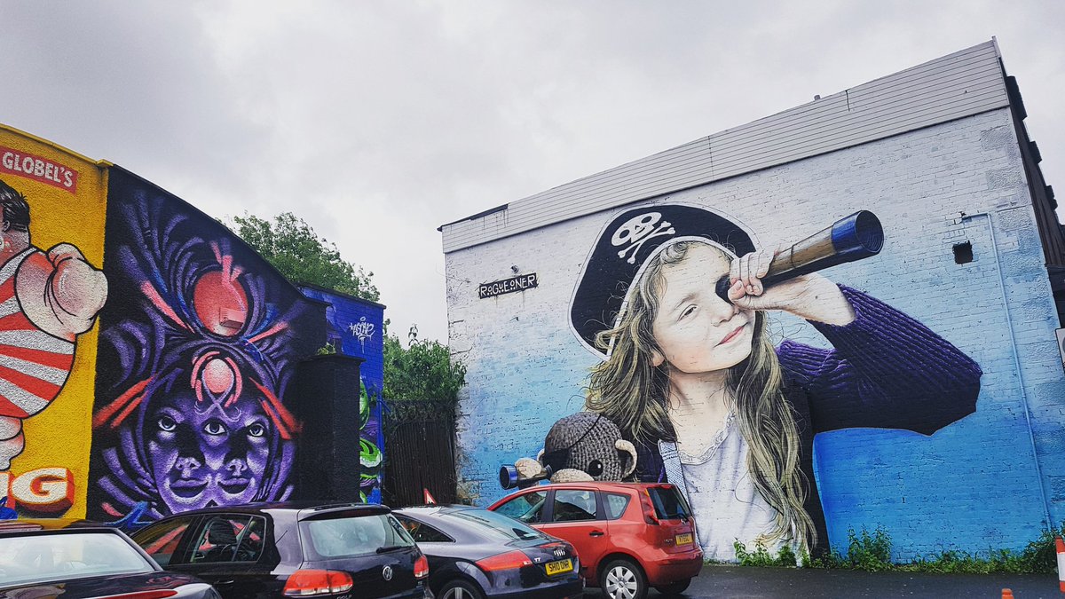 WeAre_CEC's tweet photo. Lunch time wanders! So nice to see so many amazing murals so close to the office. 🎨😍 #barrasmarket #ceoscotland https://t.co/Ef4eMoas6v