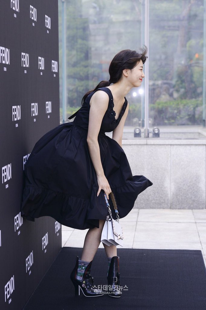 Tine101094's tweet photo. I would like to thank the wind hahahaha she's really charming XD https://t.co/QJBXHYd6gM