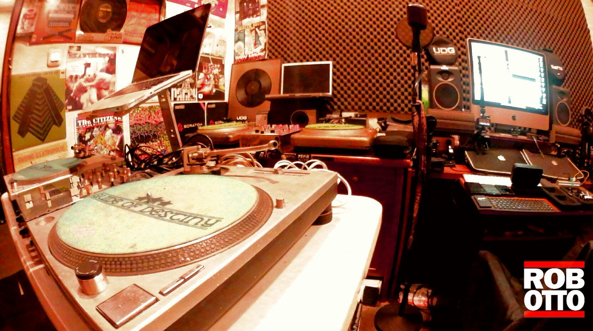 RobottoRecord's tweet photo. Practicing #Dj #ministudio #studio #studiodj #djstudio #turntable #vinyl #serato #scratchlive #homedj #robottorecord https://t.co/8n6bql4F3J