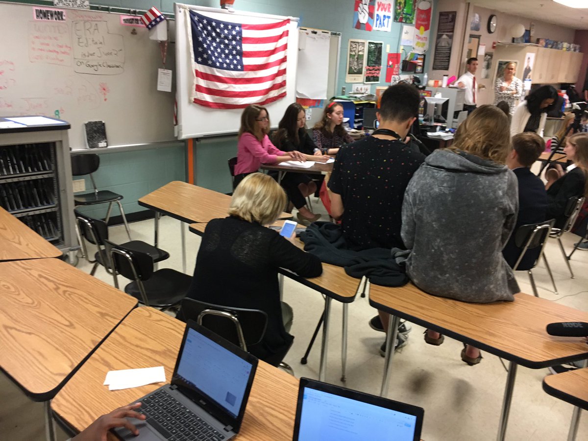 SUPERPAC4WARREN's tweet photo. Our hero back at work on the debate https://t.co/M0ZKUFg5Iw