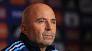 criticoycitrico's tweet photo. Sampaoli, mejor conocido como el hombre que siempre sale con cara de "¿Cerre la llave de gas?". https://t.co/uT7bGrCdhS