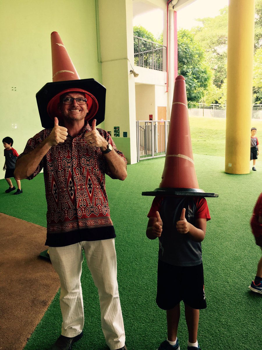 Hudson_ea's tweet photo. Goofing off at lunchtime! @gderry @IGBintschool #igbis #funfor5 https://t.co/DQKP4jUquL