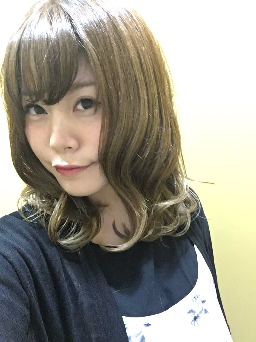 O Xrhsths 二階堂ハイジ Sto Twitter 髪きりました 今回のポイントは中に着ている黒い服に髪の毛が一本落ちているところです O Xrhsths 二階堂ハイジ Sto Twitter 髪きりました 今回のポイントは中に着ている黒い服に髪の毛が一本落ちているところです