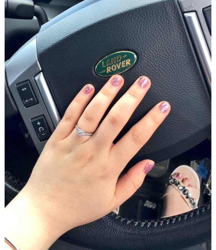 Carriesidlow21's tweet photo. Holiday nails all done. #holidaynails #glittershallac #shallacnails https://t.co/cLUZh948UV