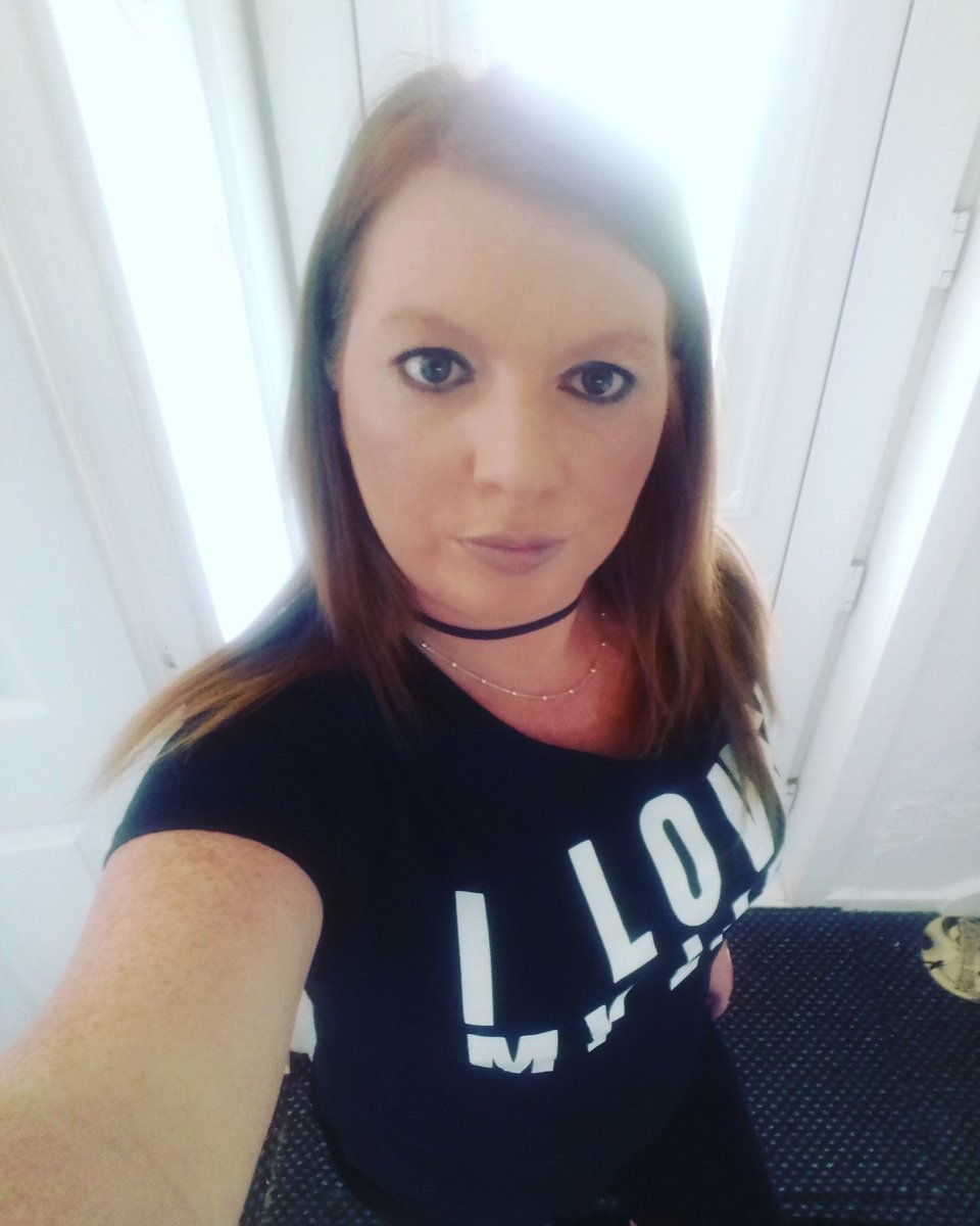 Tantan83Xxxxxxx's tweet photo. @robbiewilliams #murrayfeild were coming to get you big boy @LesleyNS https://t.co/jze48KL2lL
