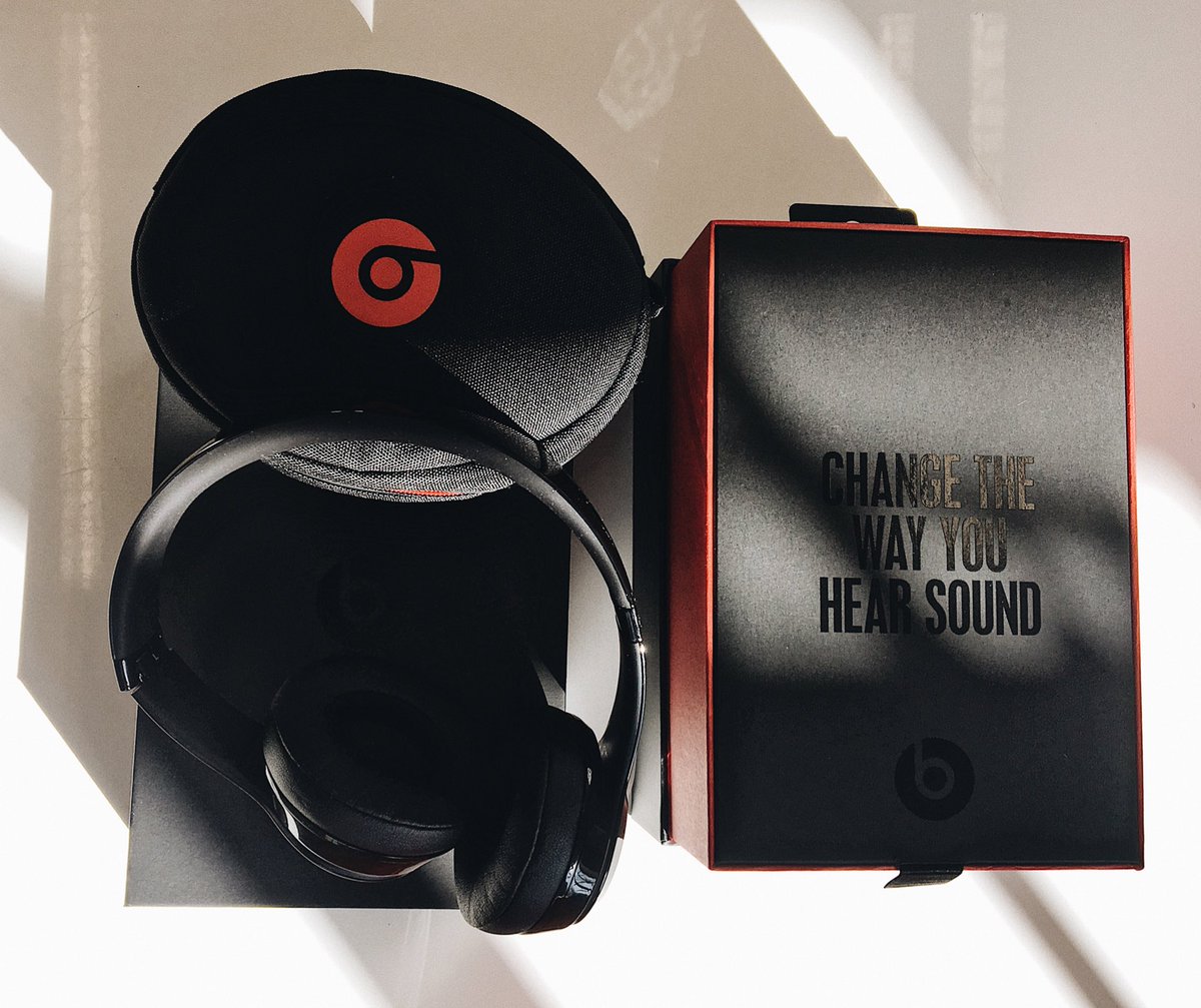 annieraman's tweet photo. Dopest gift from istore fam +  @beatsbydre. #istoremakers is the coolest creators project I've had to judge so far. Thank you for this https://t.co/zn7F8zWpDw