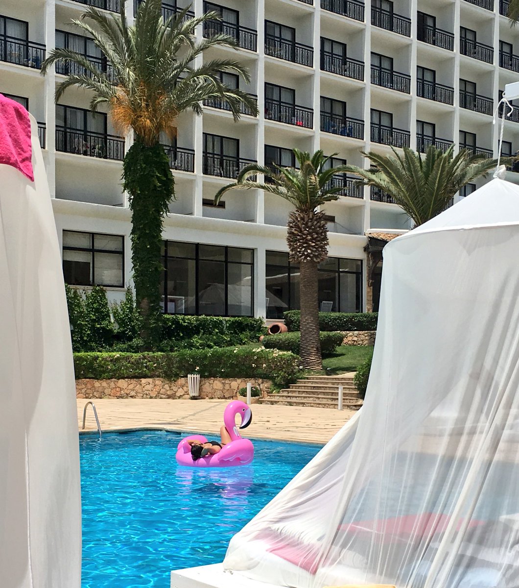 HotelSandyBeach's tweet photo. If this isn't the epitome of relaxation then we don't know what is! #sandybeachhotel #wishitwasyou #comeonweknowyouwantto #cyprus #sea #sun https://t.co/CsxoKG29qP