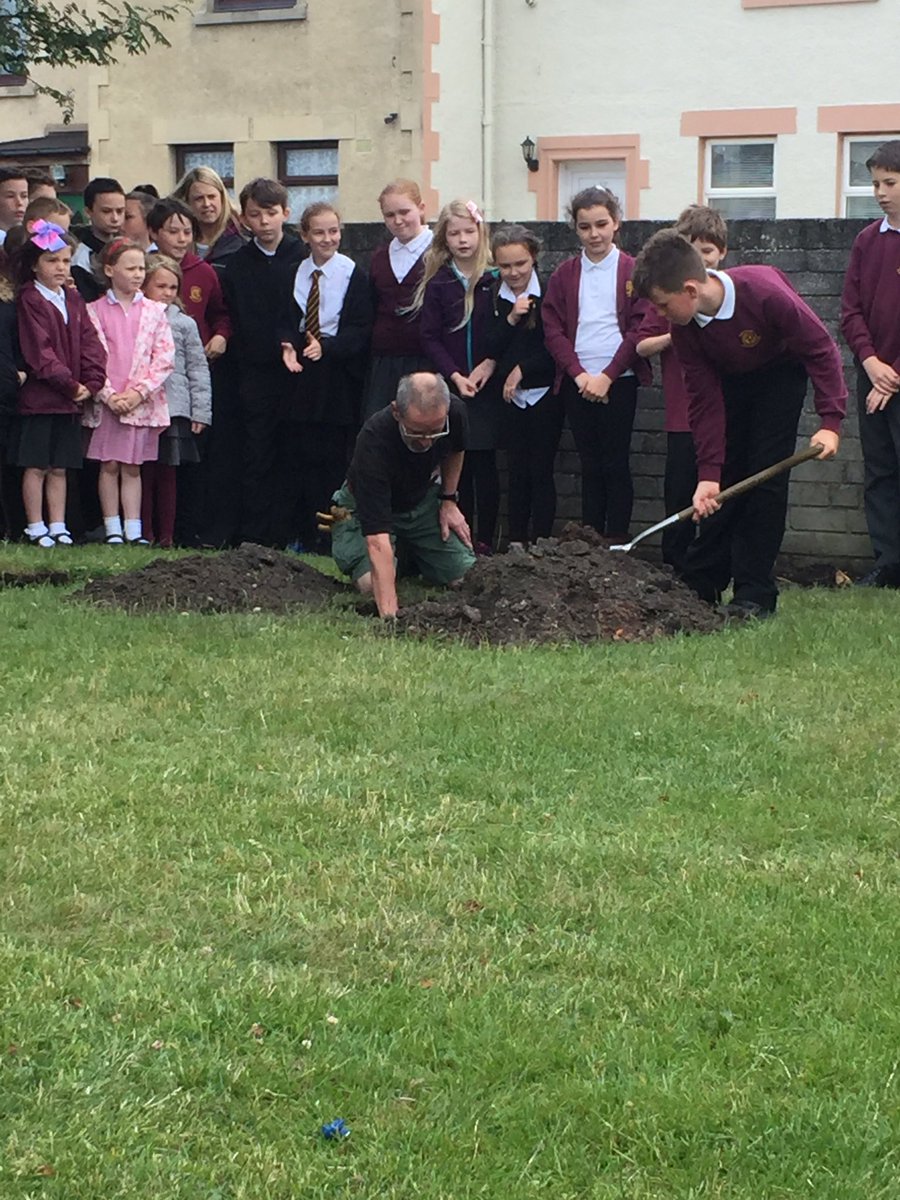 CockenziePS's tweet photo. Happy Birthday @CockenziePS. Final activity of the week, burying the time capsule. #50YearsOfLearning https://t.co/0y4plE1ZlI