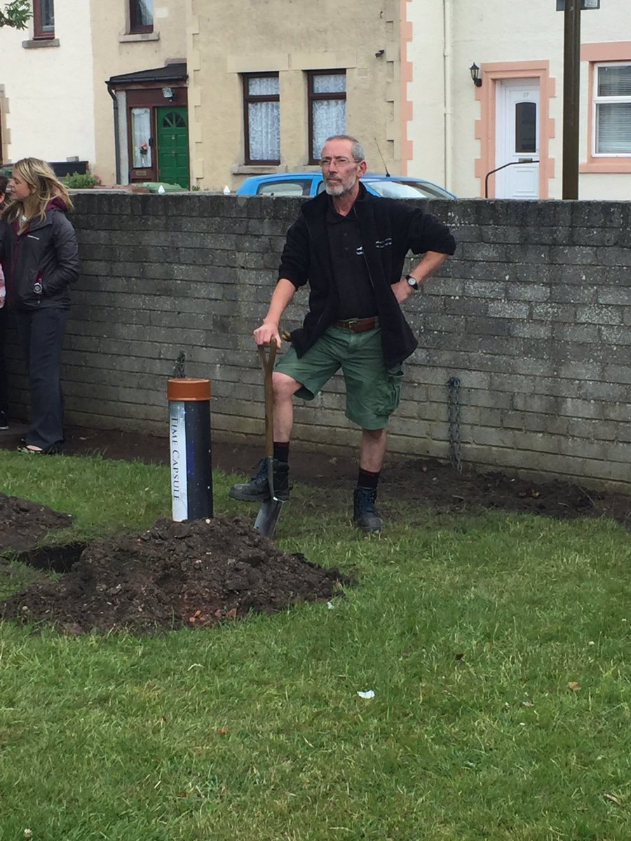 CockenziePS's tweet photo. Happy Birthday @CockenziePS. Final activity of the week, burying the time capsule. #50YearsOfLearning https://t.co/0y4plE1ZlI