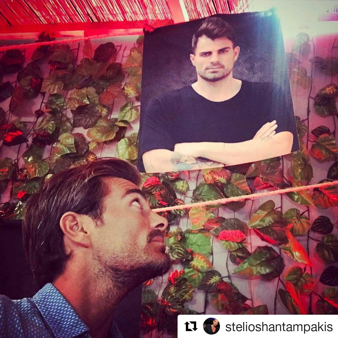 teamxantampakis's tweet photo. @stelioshantampakis 
Ας θυμηθούμε λοιπόν τα παλιά... σε λίγο στο survivor panorama... τα Φιλια μου!! #hantampakakia https://t.co/DmvN4qr94z