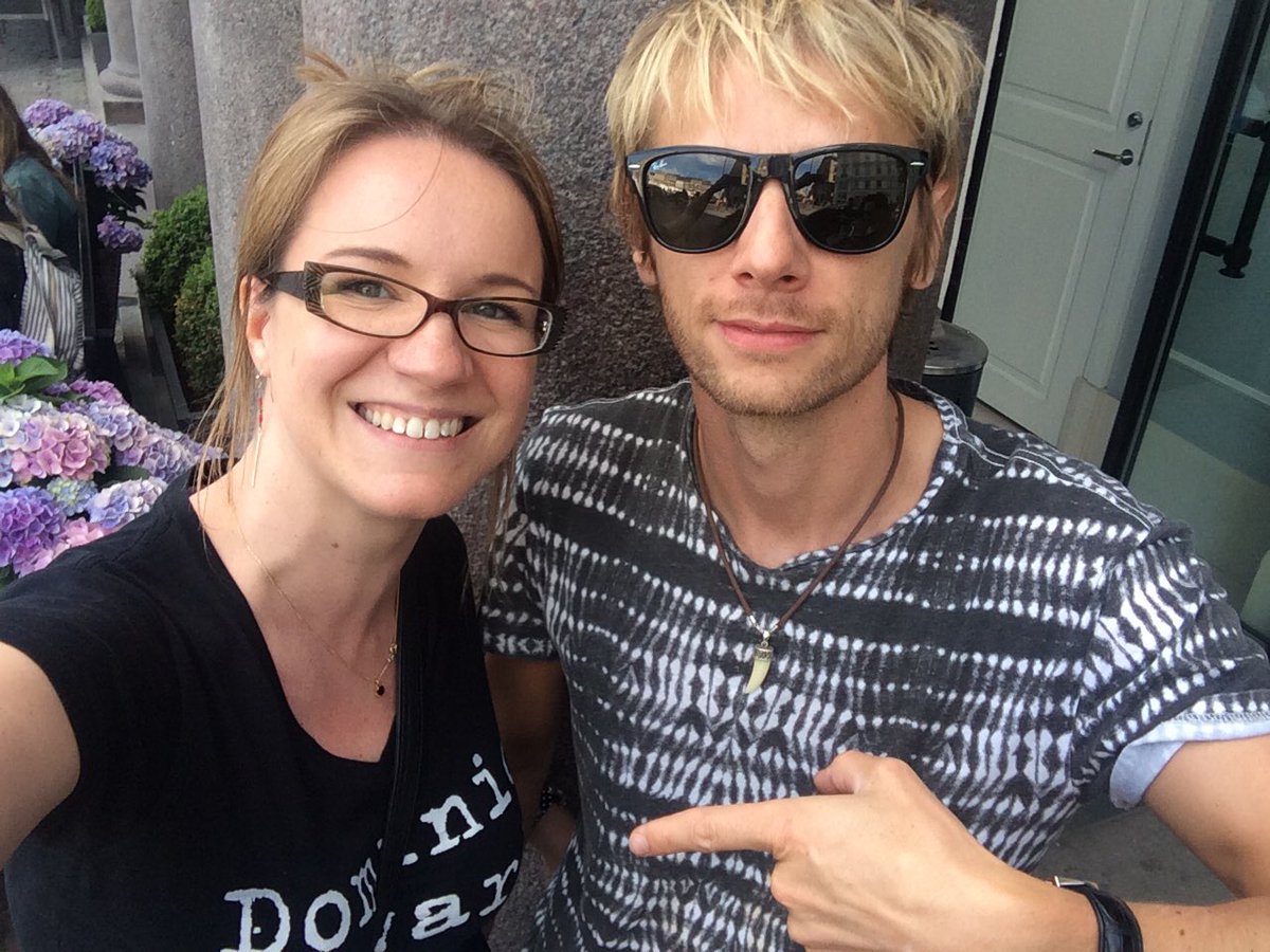 TheGroooove's tweet photo. Exactly 1 year ago I was the happiest person ever thanks to @Dominic_Howard 😌🤘🏻💕 https://t.co/tbU3NgyS8p