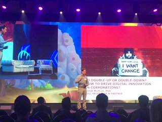 Vlerick's tweet photo. Prof Steve Muylle is talking about how to drive digital innovation in corporations @WebTomorrow 2017 #webtomorrow #vlerickdigital https://t.co/PTs2SidLut