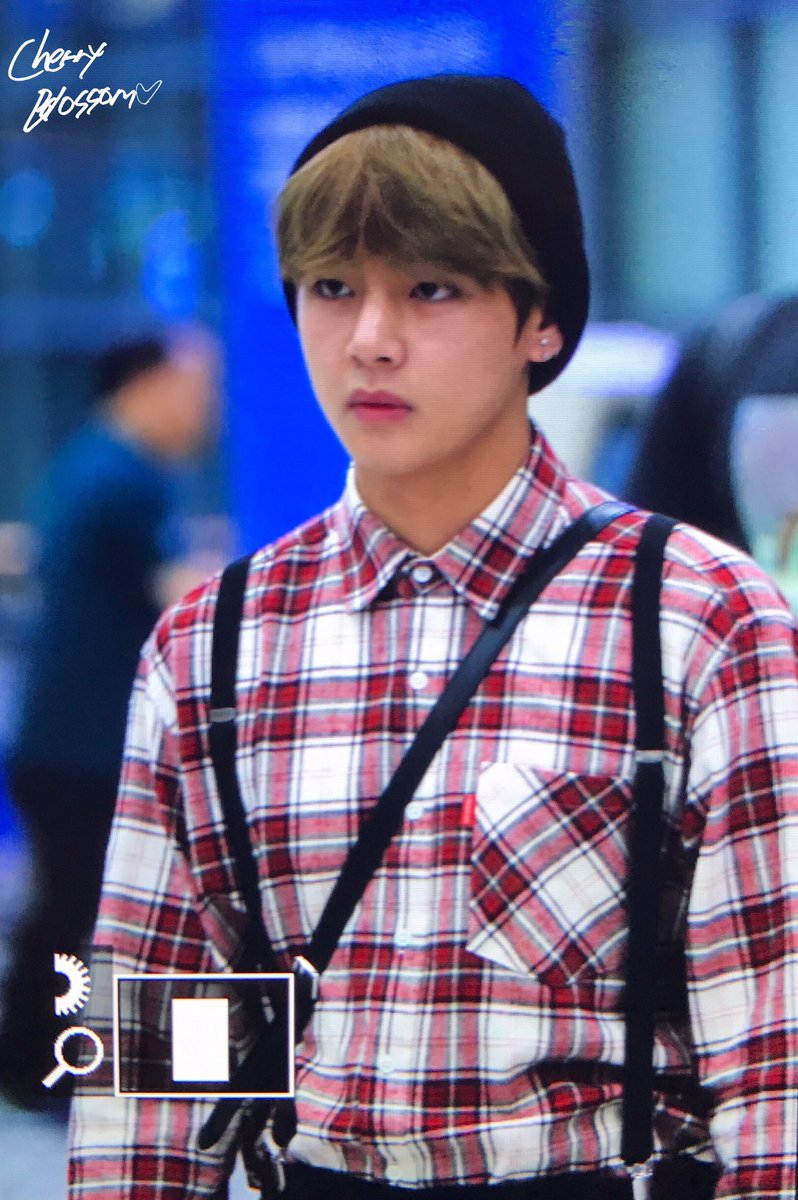 951230_MOV's tweet photo. 170609 ICN 입국
#BTS #방탄소녀단 #V #태형 #뷔
멜빵바지 비니 실화인가,,,
@BTS_twt https://t.co/cc2NWH3CMa