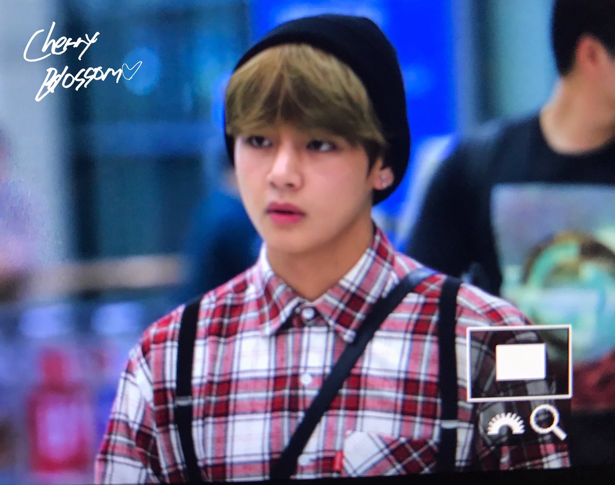 951230_MOV's tweet photo. 170609 ICN 입국
#BTS #방탄소녀단 #V #태형 #뷔
멜빵바지 비니 실화인가,,,
@BTS_twt https://t.co/cc2NWH3CMa