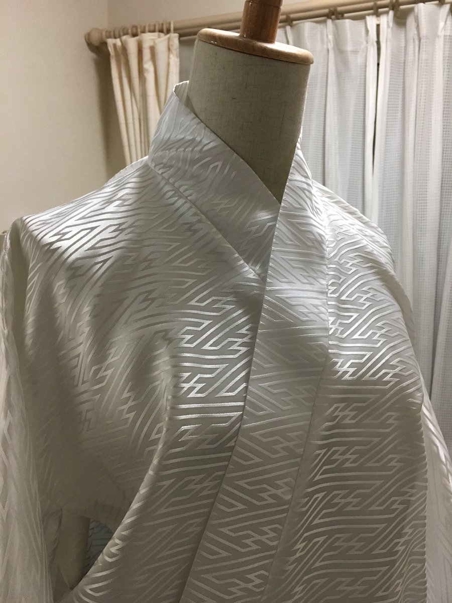 823_chan's tweet image. ミシンで着物を作ってみたよ。
直線ばかりだから、洋服より楽だ！
演歌歌手のような柄だけど(=´∀｀)
次は袴を作る(o･v･)♪
#CSfactory