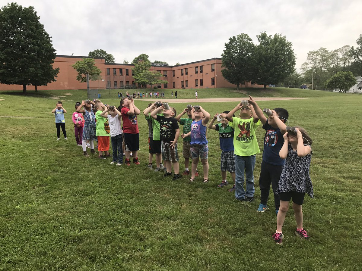 miss_erinsexton's tweet photo. We learned all about birds and went birding watching! We saw robins, sparrows &amp; a red tailed hawk! #sssct https://t.co/o5MSO4CeZl