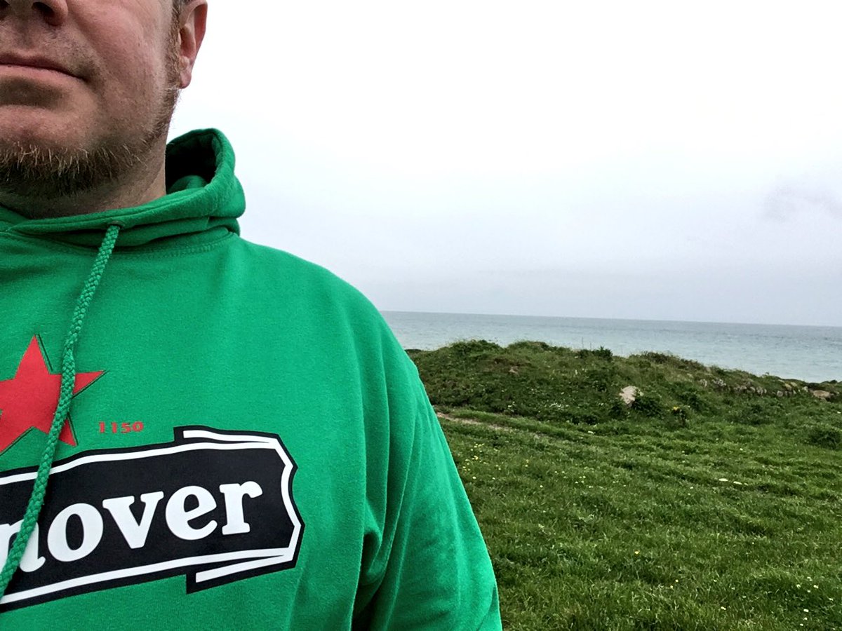 musketeer54's tweet photo. #hoodiefriday auch am St. George's Channel. Wenn Sie genau hinsehen, können Sie im Hintergrund ein paar Waliser entdecken. #carnsorepoint https://t.co/GtRVZTuaES