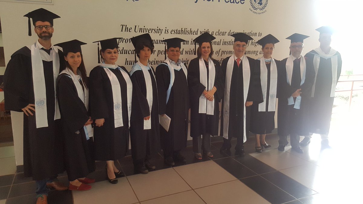 anita_chae's tweet photo. Me siento muy honrada y atesoro ser parte de la Ceremonia de Clausura del Año Académico 2016-2017, de la @UPEACE https://t.co/7YUVh9lBAU