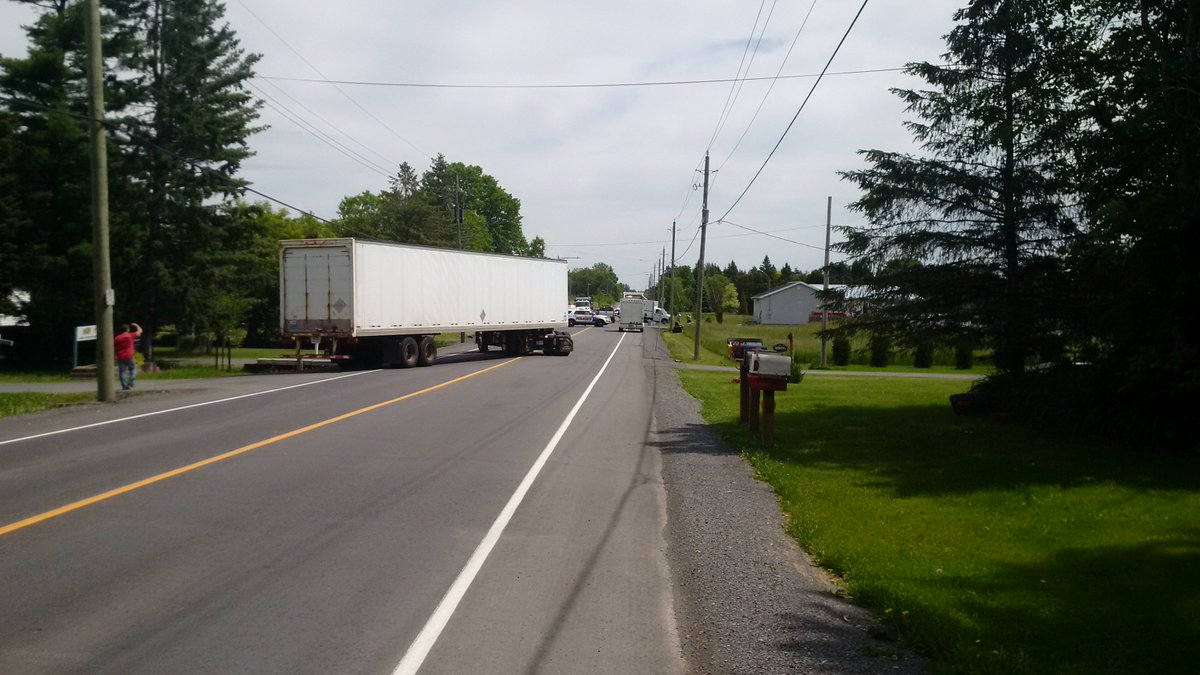 BREAKING: Power Dam Drive is blocked between 401 and Cornwall Centre. Motorcycle crash. https://t.co/Jb6AHJl1rQ