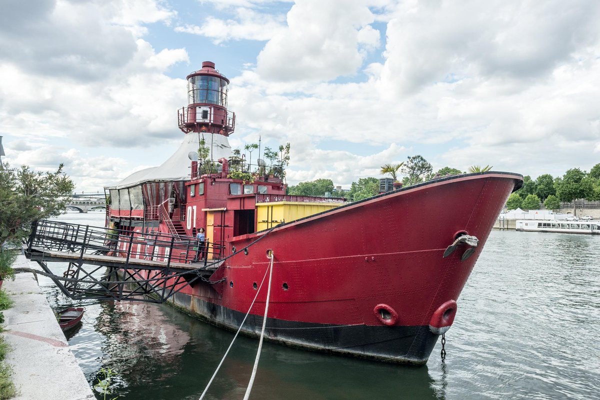 EurostarUK's tweet image. Cool, chic or bohemian, floating bars are at the heart of a Parisienne summer soirée ⚓️🏝  #ThingstodoParis