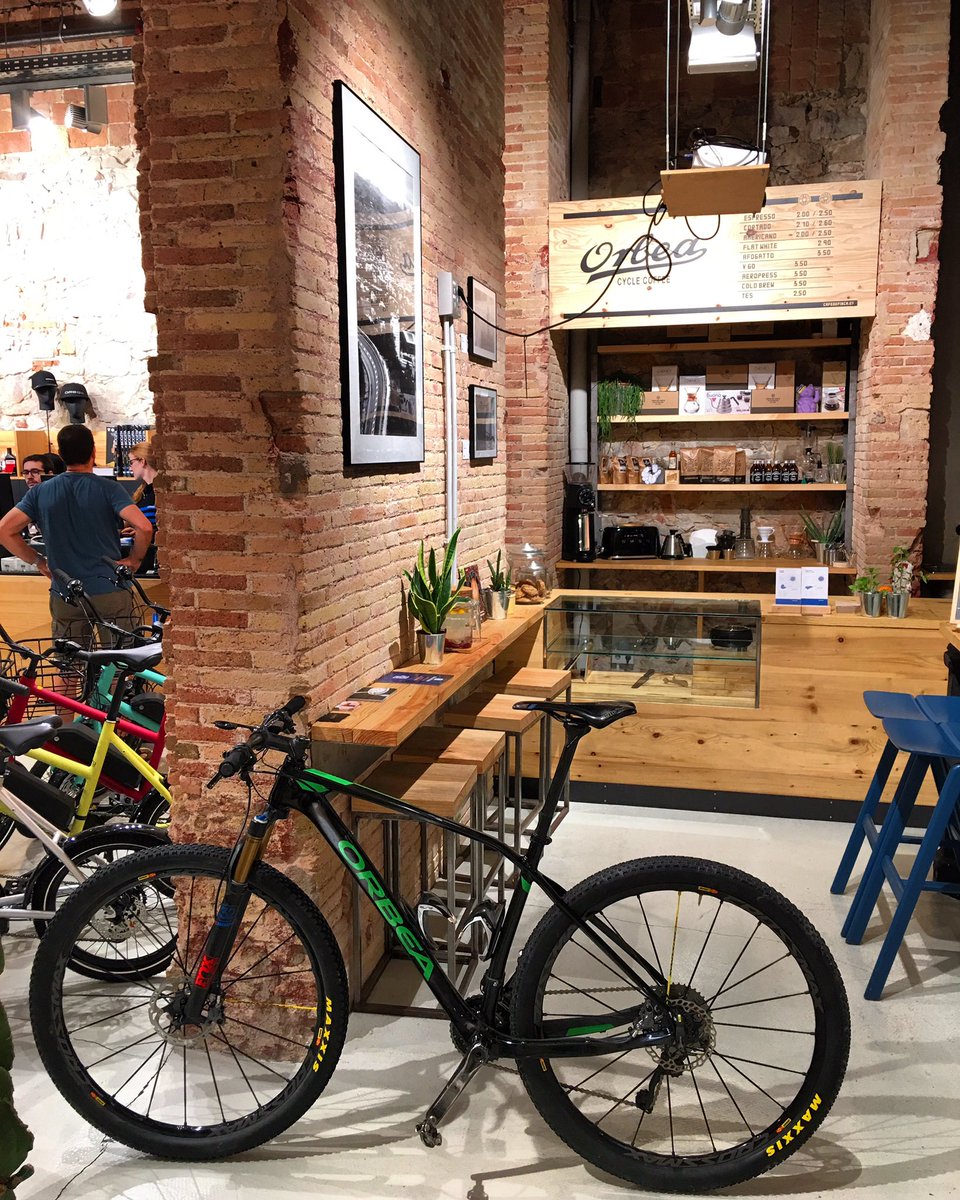 Irontriax's tweet photo. 24h ingresada en @Orbea Campus BCN, ella tambien esta lista para @TRANSPYR #GranRaidMTB 
Gracias por el trato chicos! 🙌 https://t.co/vQQXPstAwL