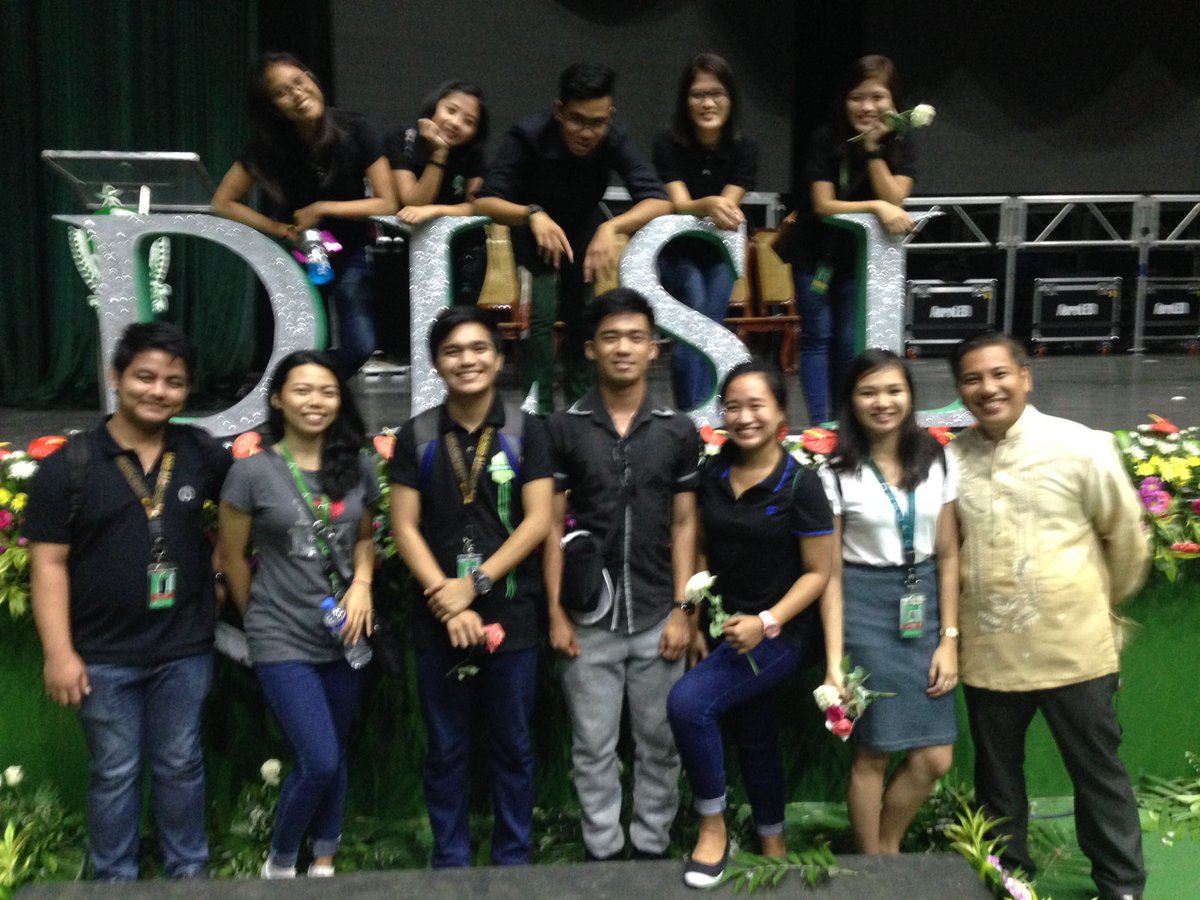 ayarnej_'s tweet photo. Graduation Duty #DMFam 💚 https://t.co/jRCPDhcDQy