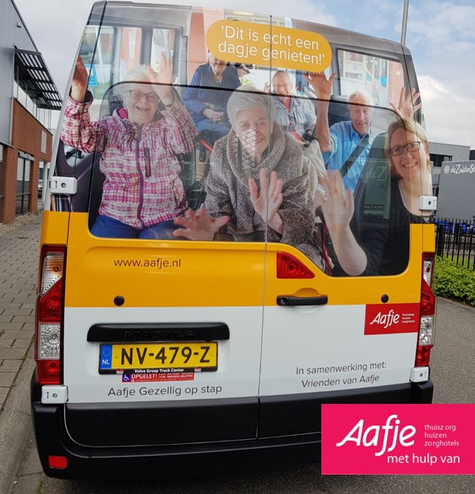 MethulpvanAafje's tweet photo. Op woensdagmiddag 14 juni onthult Aafje de twee nieuwe rolstoelbussen voor Aafje Gezellig op stap. Meer informatie: https://t.co/qHOaJHsXKT. https://t.co/oaABrUd8M8