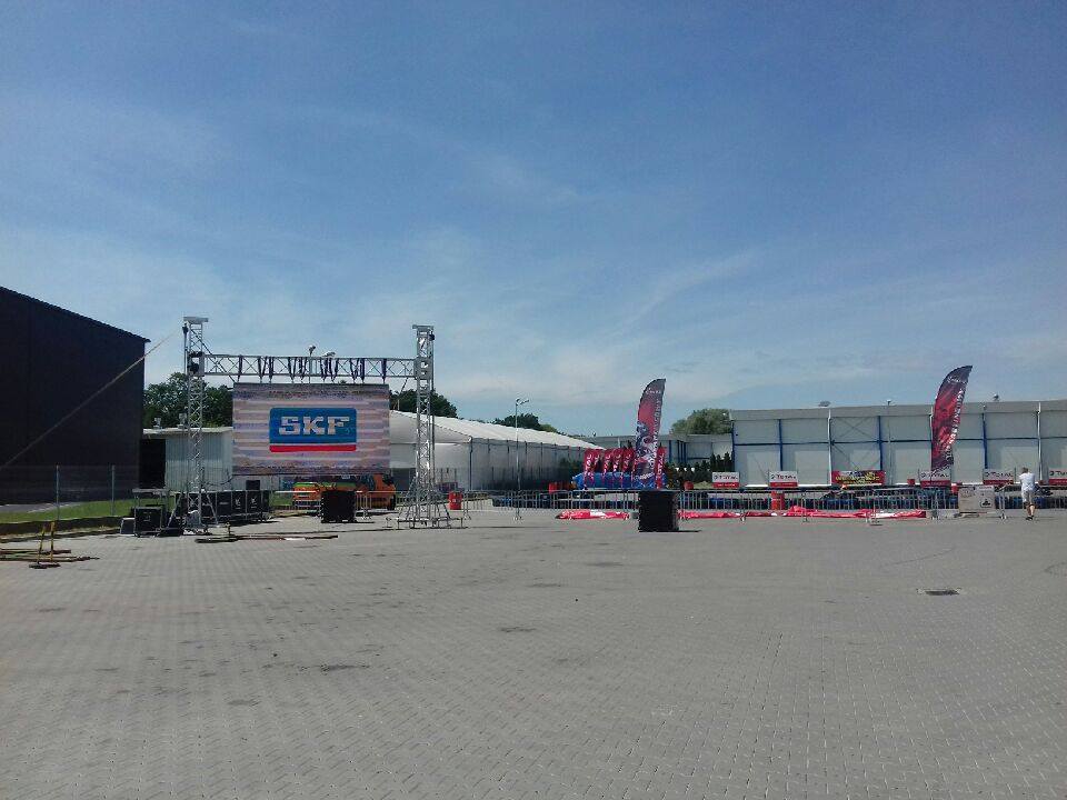 Art4media2's tweet photo. #Art4media dziś w plenerze!😎👍 https://t.co/0PJ1Mhkl20