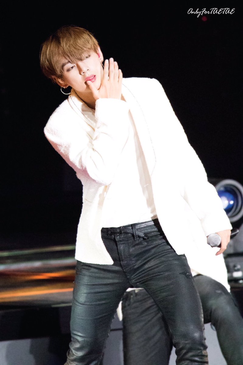 taehands tweet picture