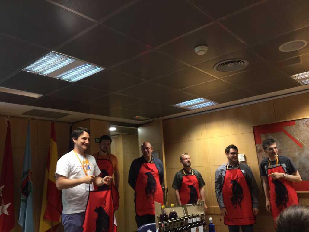 ghafarii's tweet photo. And these are the #SATToSE17 chefs. You did a good job ;) https://t.co/sE9imxIexK