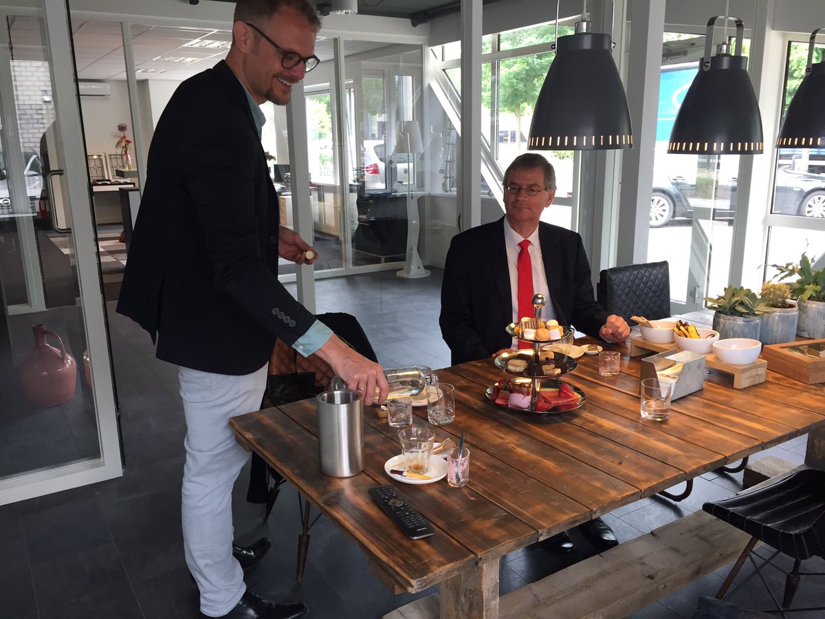 EZ_Veenendaal's tweet photo. Wederom div. #bedrijfsbezoeken #Veenendaal door weth @marco_verloop. Repro Studio Schoeman en @Cateringgroep. Bedankt voor jullie ontvangst! https://t.co/aoAEGAsqPh
