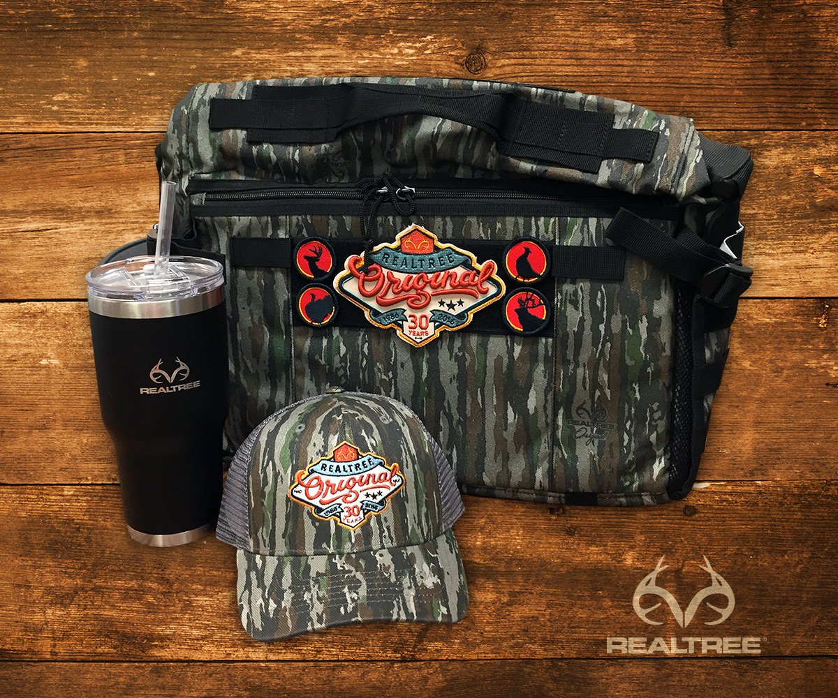 Realtree's tweet photo. Retweet &amp; Like this post + Follow #Realtree to enter to win this #RealtreeOriginal gift set! One winner will be picked 7/12/17. https://t.co/IgW6WIkXJm