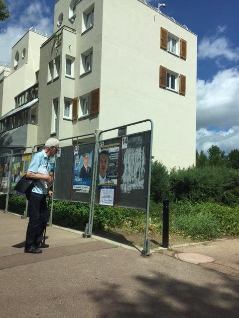 78autrement's tweet photo. Pour  la dernière journée de campagne du premier tour,recollage avant la dernière réunion de ce soir à #Montigny #circo7801 #577independants https://t.co/OVJyRJskp0