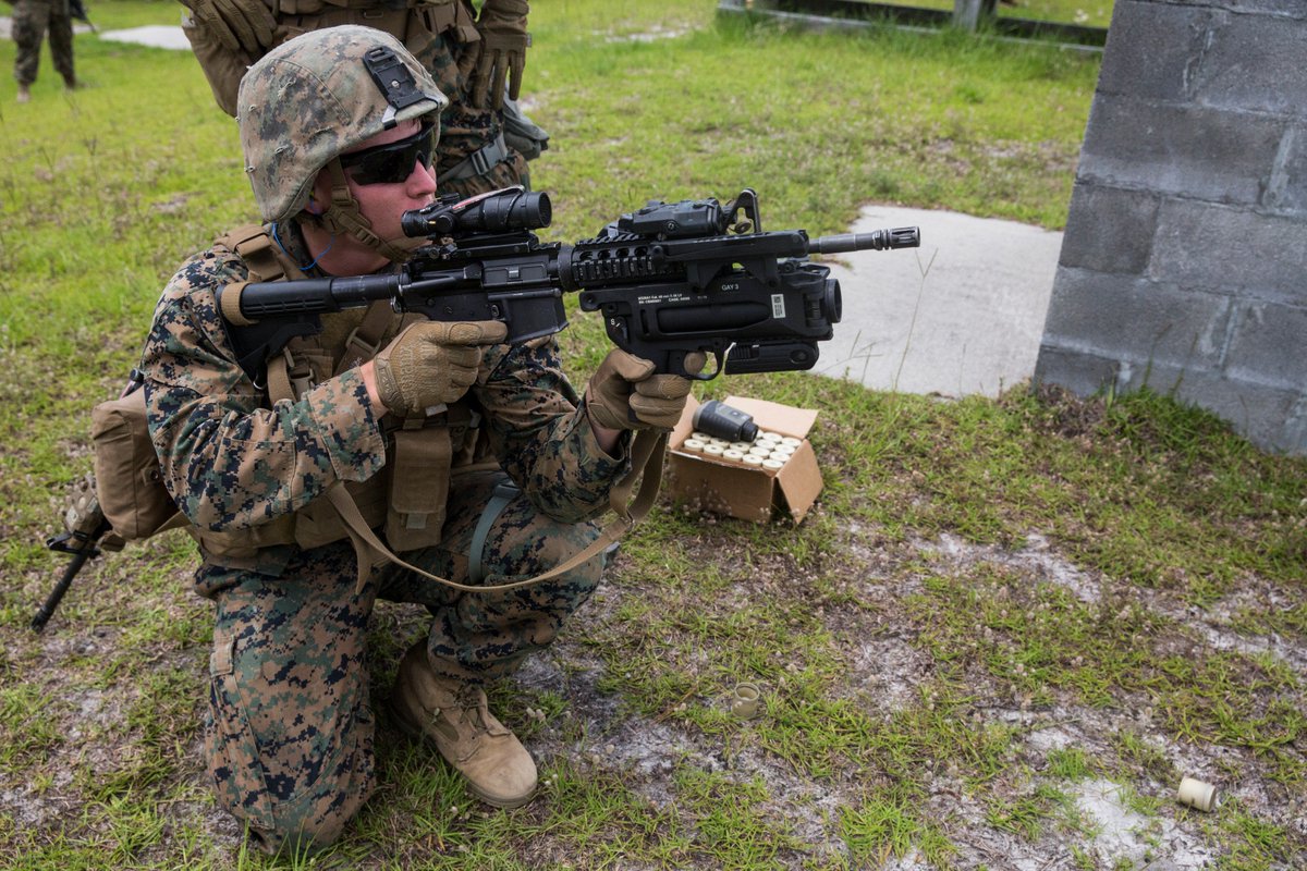 Southwood T Co Qbchujgwyj アメリカ国の海兵隊の人がm3というてき弾発射機を持っています 今までm3しか使ってなくてm3を装備するのは初めてなんだそうです