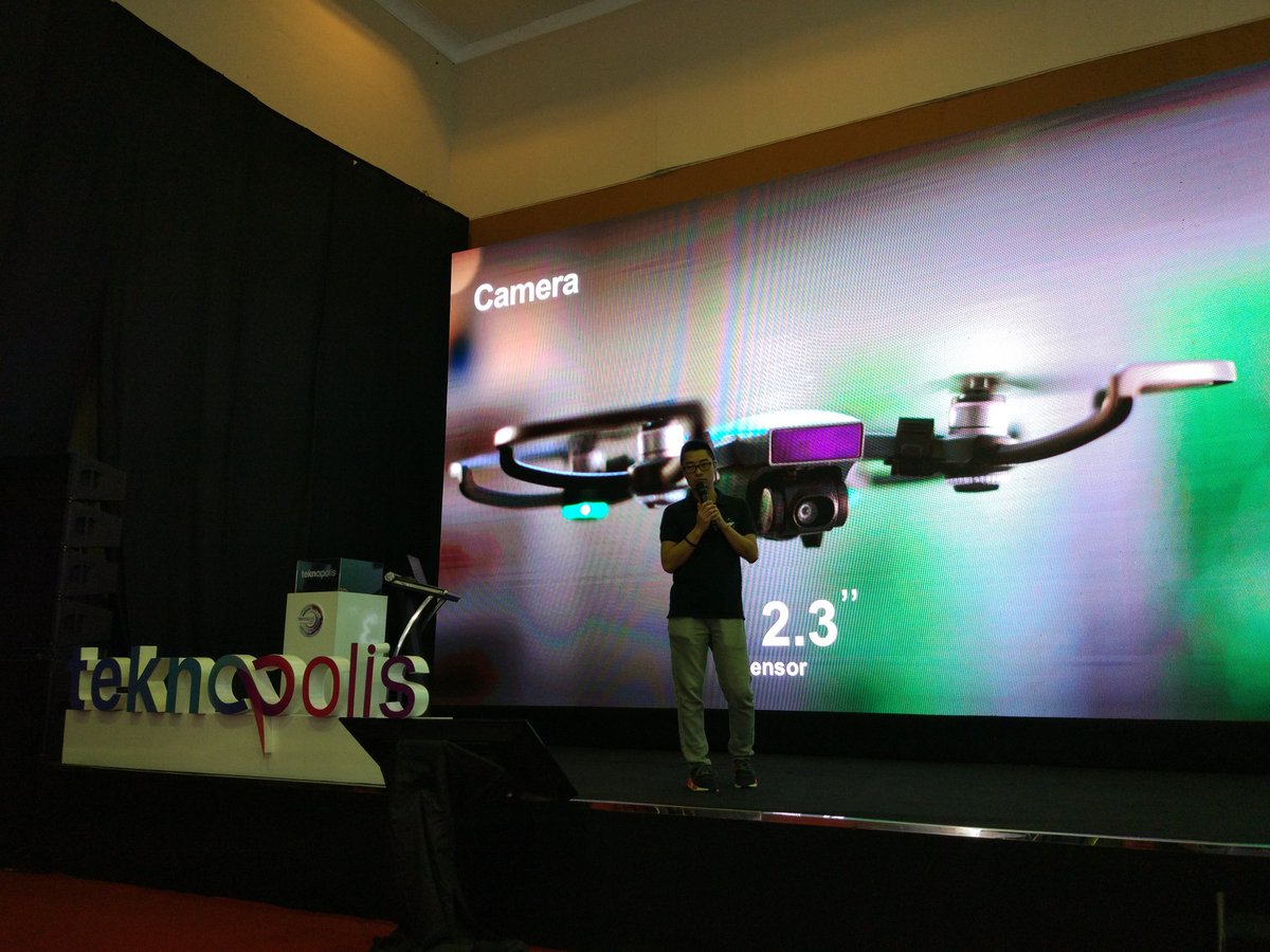 teknopolistech's tweet photo. Gimana sih cara mengoperasikan DJI dengan mudah? Yuk merapat ke main stage! #teknopolis2017 #Teknopolis https://t.co/3WFxcJhtKs