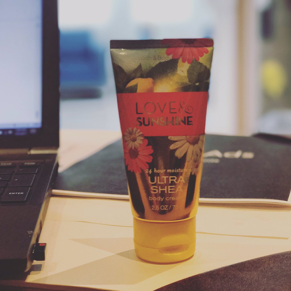 Wishing you a Friday full of ❤️and ☀️ #happyFriYAY #blazenewtrails