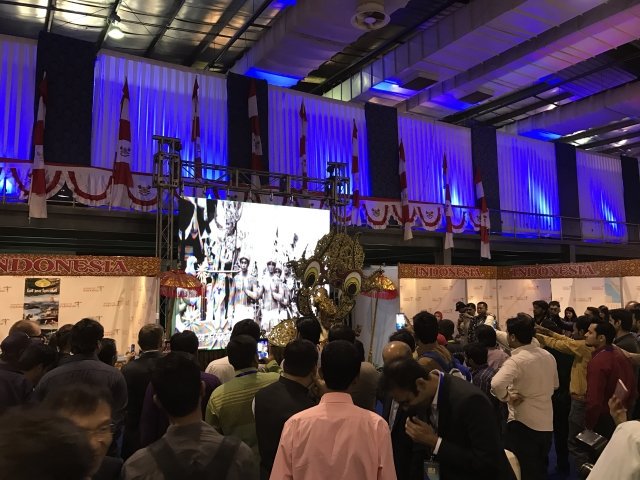 Penampilan Jember Fashion Carnaval Meriahkan My Karachi 2017 kemlu.go.id/id/berita/beri… #JFC2017  #WonderfulIndonesia