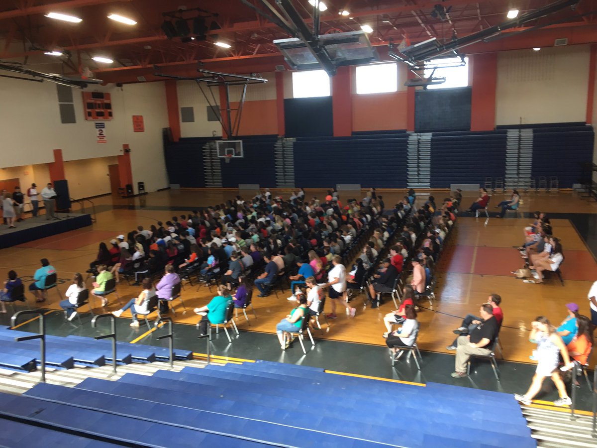 SLHSAthDir's tweet photo. Our seniors are practicing hard for the big ceremony tonight. Thank you class of 2017! #GoCavs https://t.co/o48hH5V5Ra