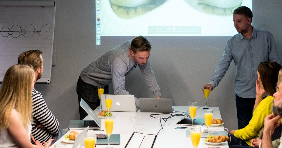 Picpilots's tweet photo. Tänään järjestettiin Bubbly Breakfast @mirum_fi jengille ja avattiin Picpilotsin toimintamallia kuplivissa tunnelmissa. Fun was had! https://t.co/i0Lf8hkpPN