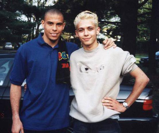 90sfootball's tweet photo. Valentino Rossi with Ronaldo, 1998. https://t.co/XBfKF2dLwu