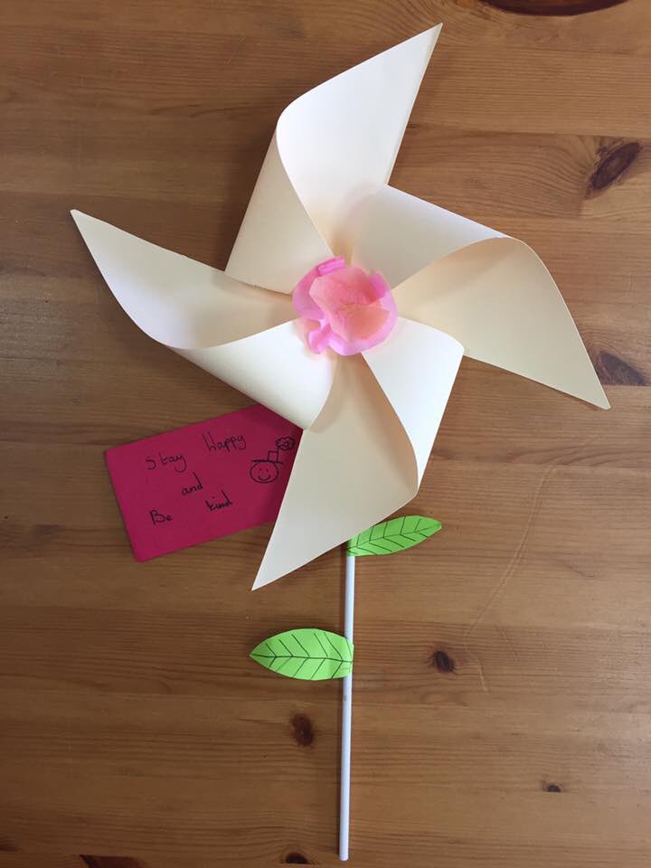 HPLCltd's tweet photo. "Stay happy and be kind"

School children handing out free paper flowers in Syston today reminding people to be happy! #HappyFriday https://t.co/fMXU1WBQ6S