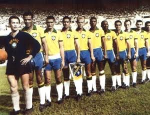 danilo_resende's tweet photo. @EduRun @Corinthians @ToffolettoCatia @jgutomachado Em quanto isso vocês comemorando a classificação,  meu time já foi campeão com a seleção, único time nacional representar a seleção!😭🐓 https://t.co/ievDDJ8uT8