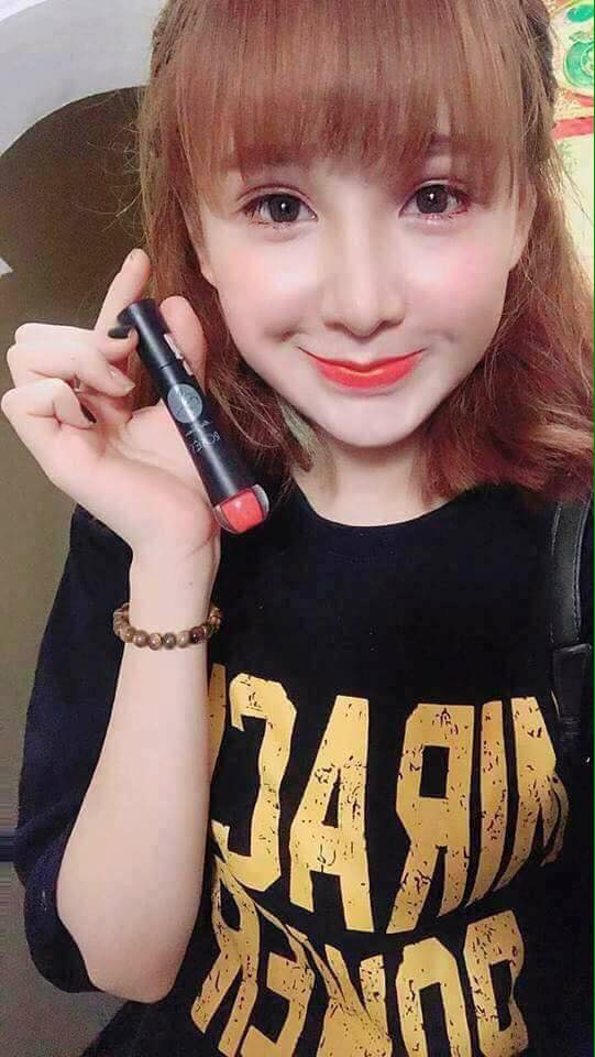KimNina479's tweet photo. tô sắc môi thêm quyến rũ cùng #hotgirl  #Vietnam 
#son Rose 🤡🤡🤡
https://t.co/V9CtMARHXp https://t.co/FVRWG4XQA4