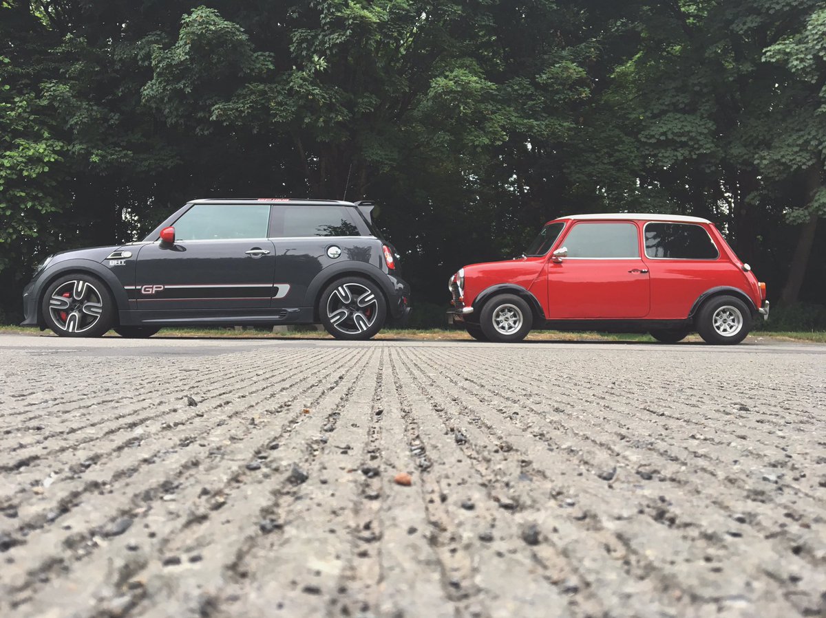 mathieuderaeve's tweet photo. No road is long with good company. #minifanday #minigp2 #austincoopers #minicooper #minibelux @MINI https://t.co/SZDa10cHG9