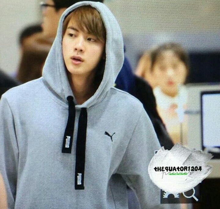 Armybangtanina's tweet photo. makin cinta daku ~😍 #BTS #Jin #Taehyung #V #방탄소년단 #KimSeokJin #KIMTAEHYUNGDAY #KimTaehyung #bangtanboys https://t.co/UCd4ogBA3X