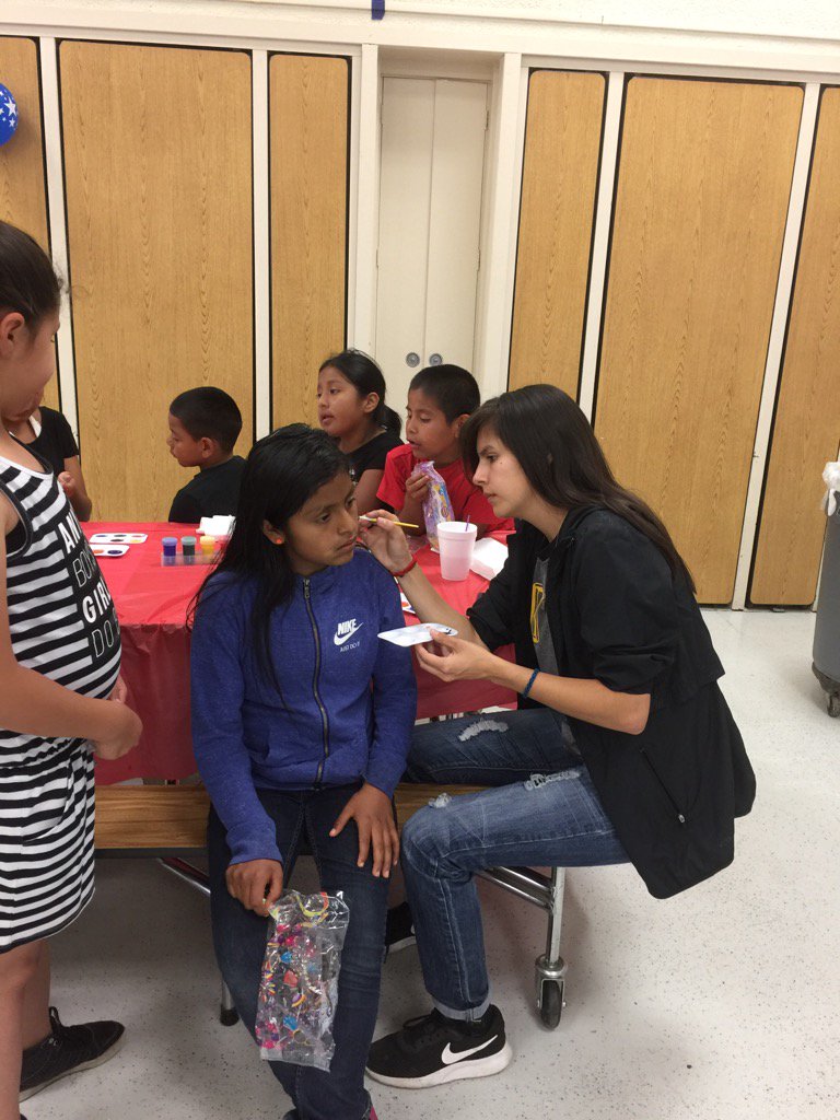 StellaLaurel2's tweet photo. Carnival at Mary Chapa on the last day of school #werdone. https://t.co/Es42LYcUtw