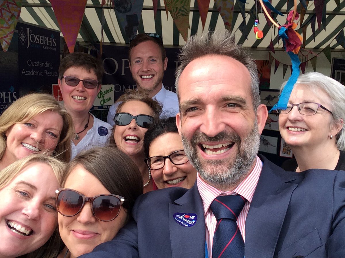 #teamselfie <a href="/RoyalCornwall/">Royal Cornwall Show</a> #RCS2017 #teamfriday stand 359!